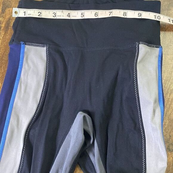 Fabletics Motion 365 7/8 length leggings w/zip back pocket XS - Picture 6 of 6